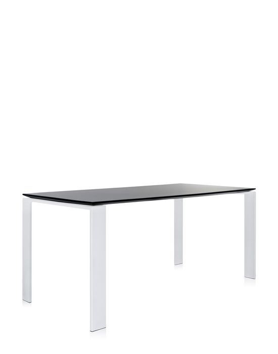 Four Tisch von Kartell mit schwarzer Glasplatte und weißen Beinen, moderner Esstisch.