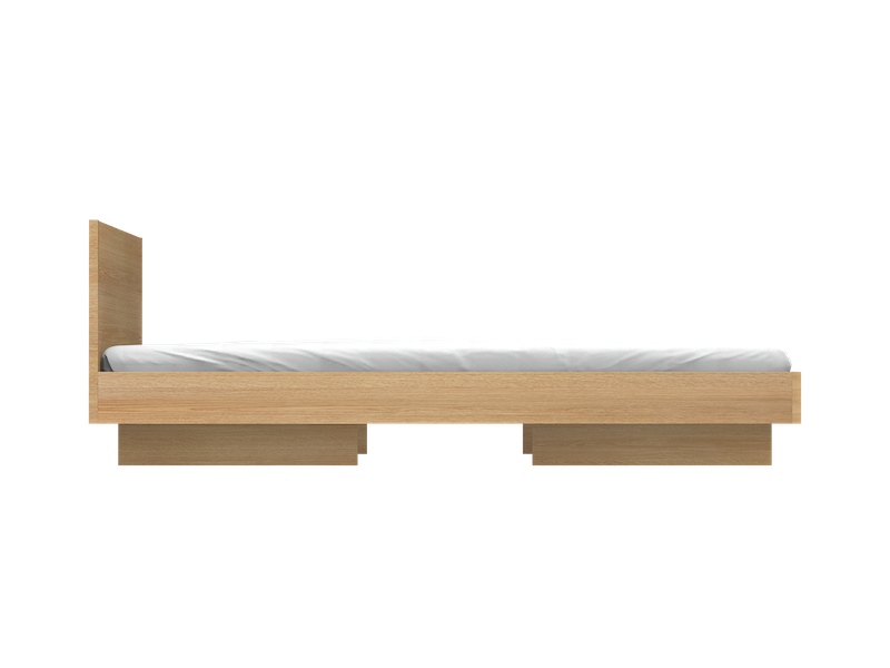 ZIANS Bett Large mit Kopfteil aus gewachster Eiche, modernes Design mit geteilten Beinen.