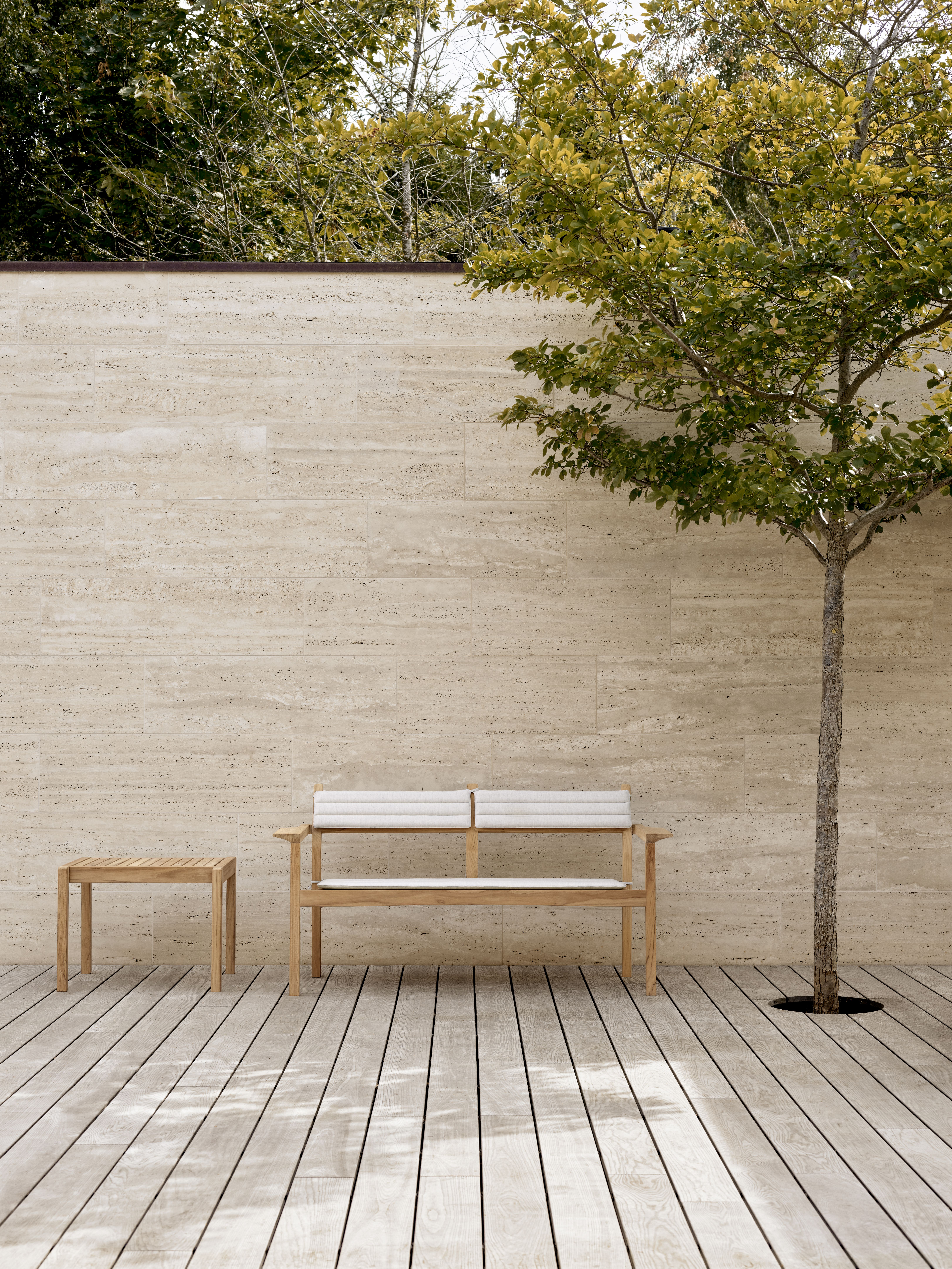 CU AH701S Sitzkissen für Carl Hansen & Søn Lounge Sofa Outdoor mit hellem Holzgestell.