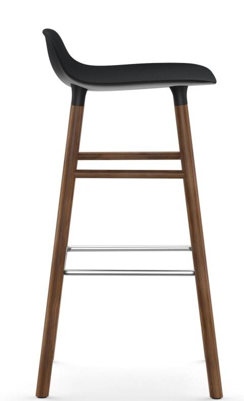 Normann Copenhagen Form Barhocker, H 75 cm, Holzgestell, schwarze Sitzfläche, moderner skandinavischer Barstuhl.
