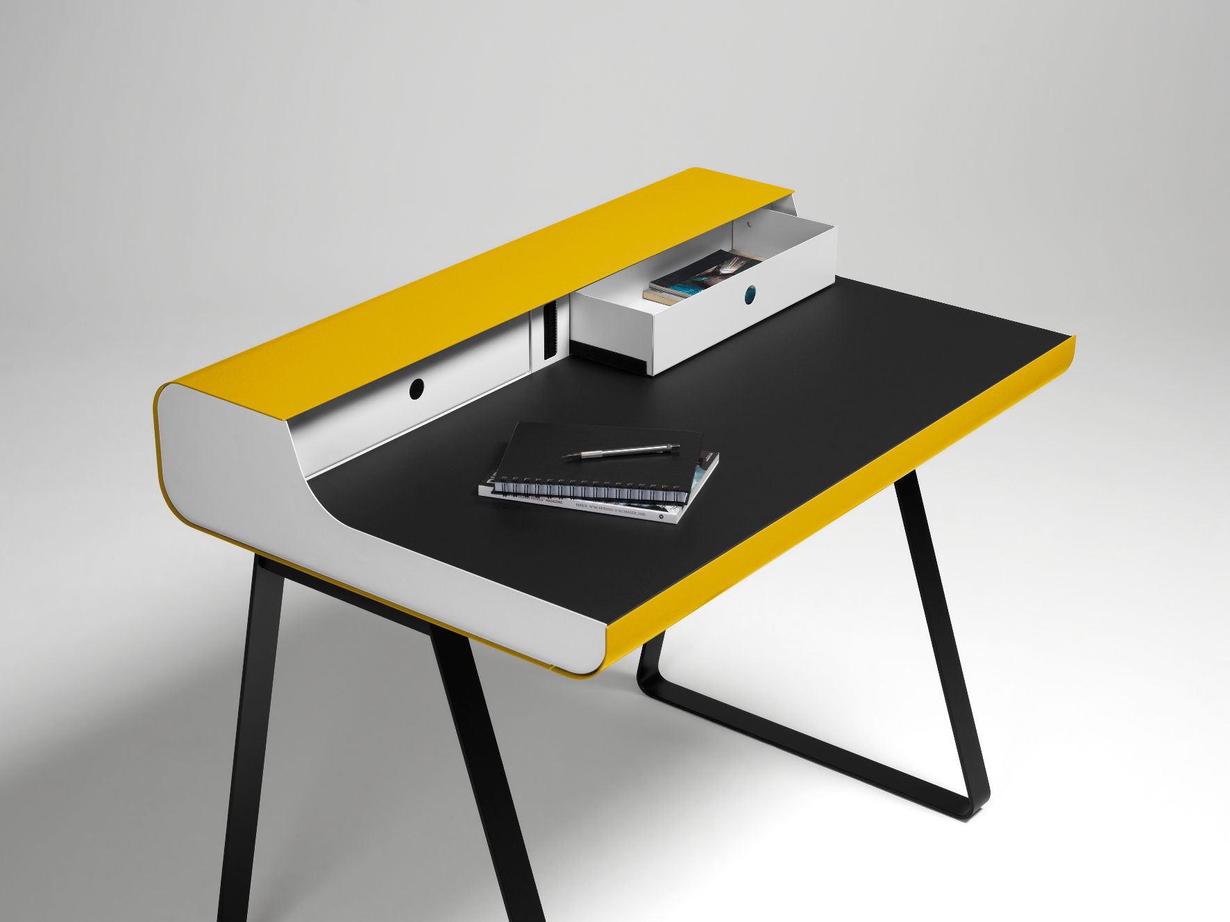 Gelber PS10 Sekretär von Müller Möbelfabrikation mit schwarzer Arbeitsfläche und minimalistischem Design. Moderner Schreibtisch mit Schublade.