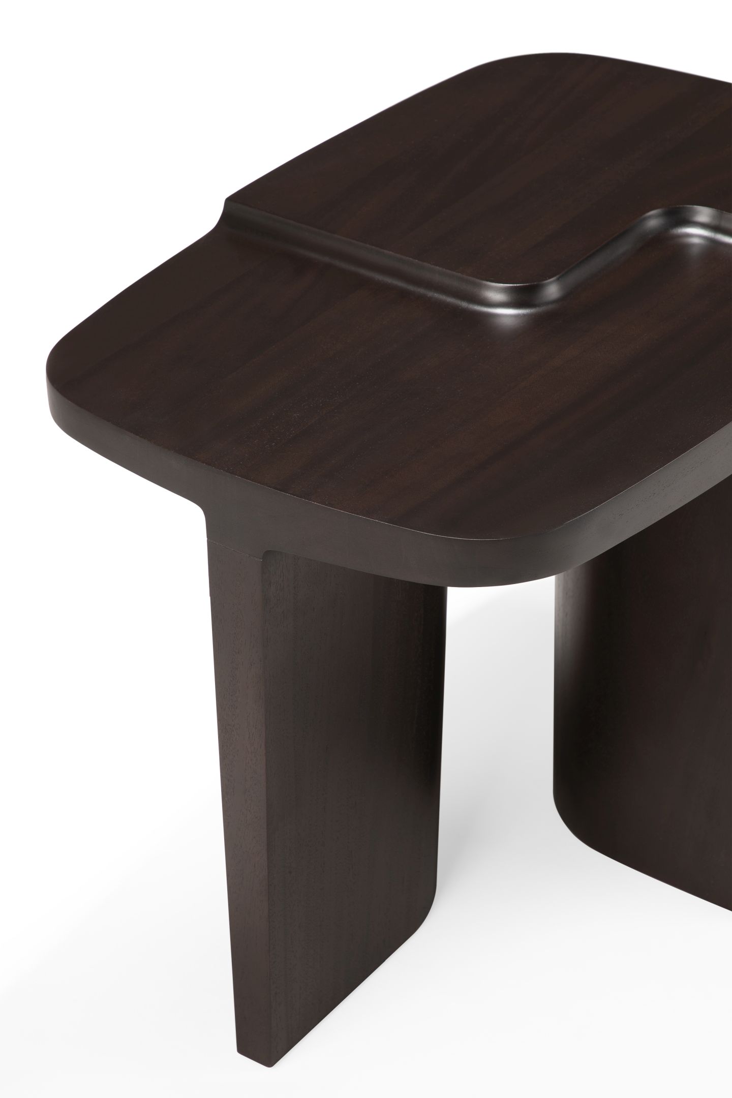 Brutalistische bijzettafel van Ethnicraft