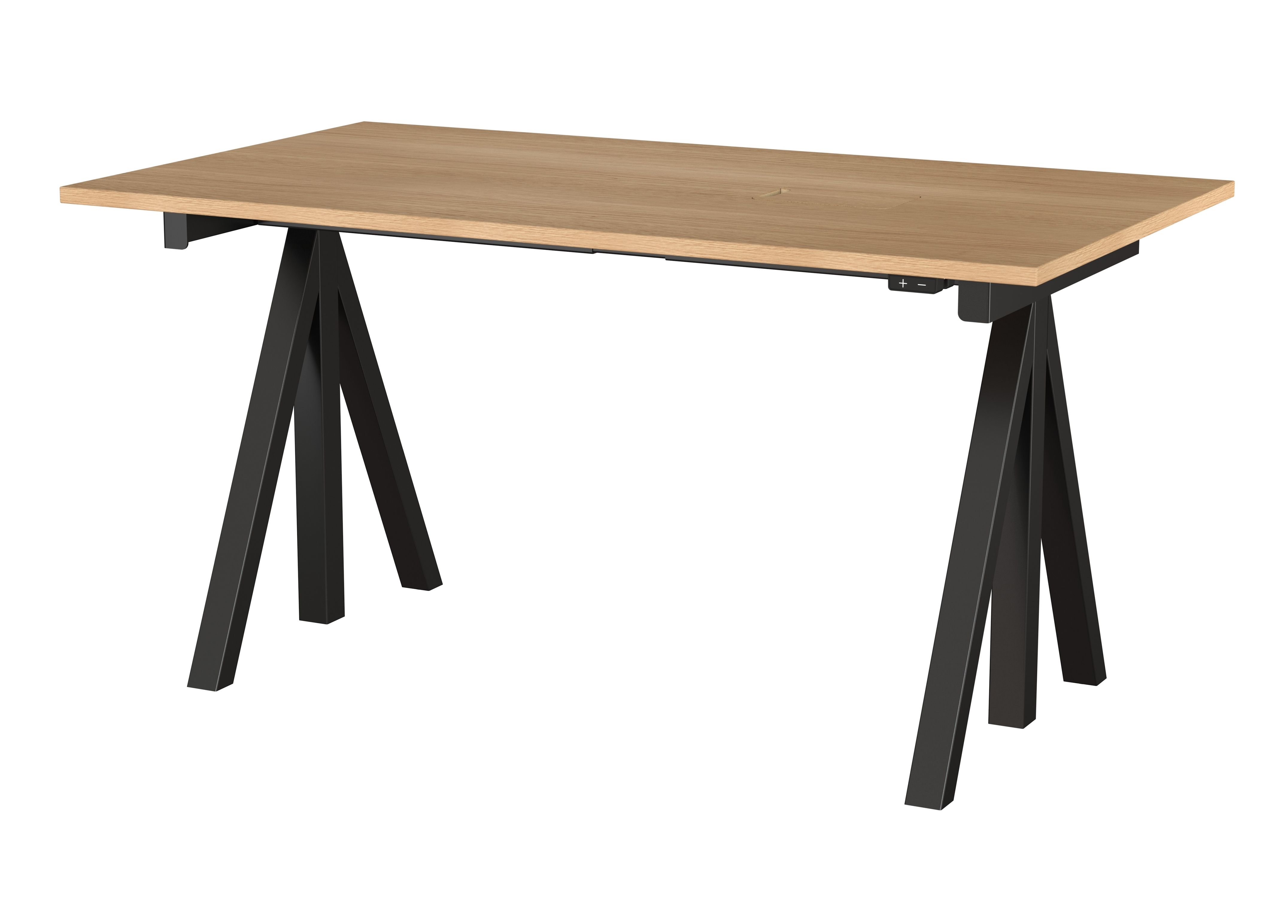 Works Schreibtisch von String Furniture, höhenverstellbarer Bürotisch mit Eichenplatte und schwarzem Gestell für ergonomisches Arbeiten.
