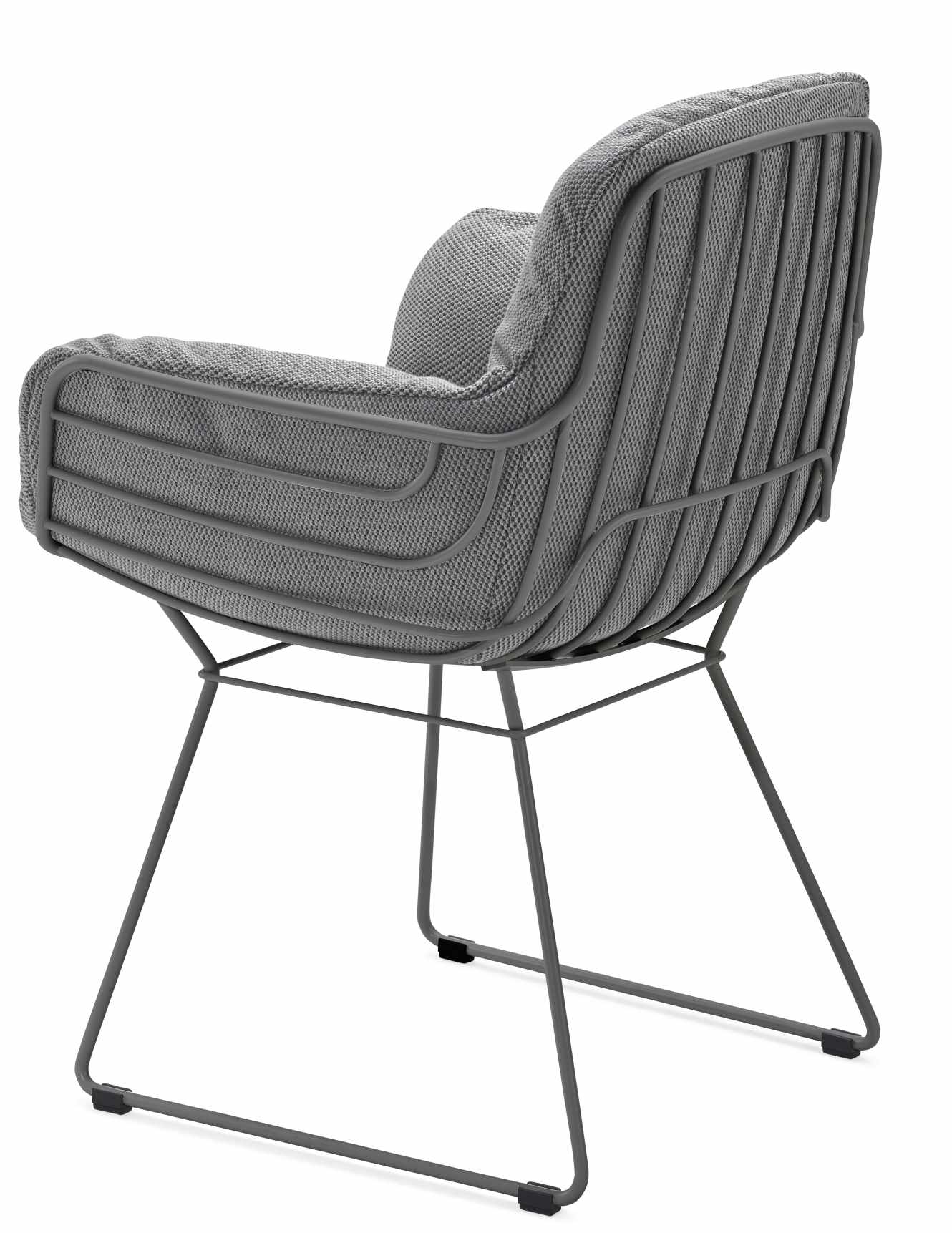 Grauer Leyasol Armchair Outdoor Stuhl von Freifrau Manufaktur, Ansicht von hinten, mit Armlehnen und Metallgestell.