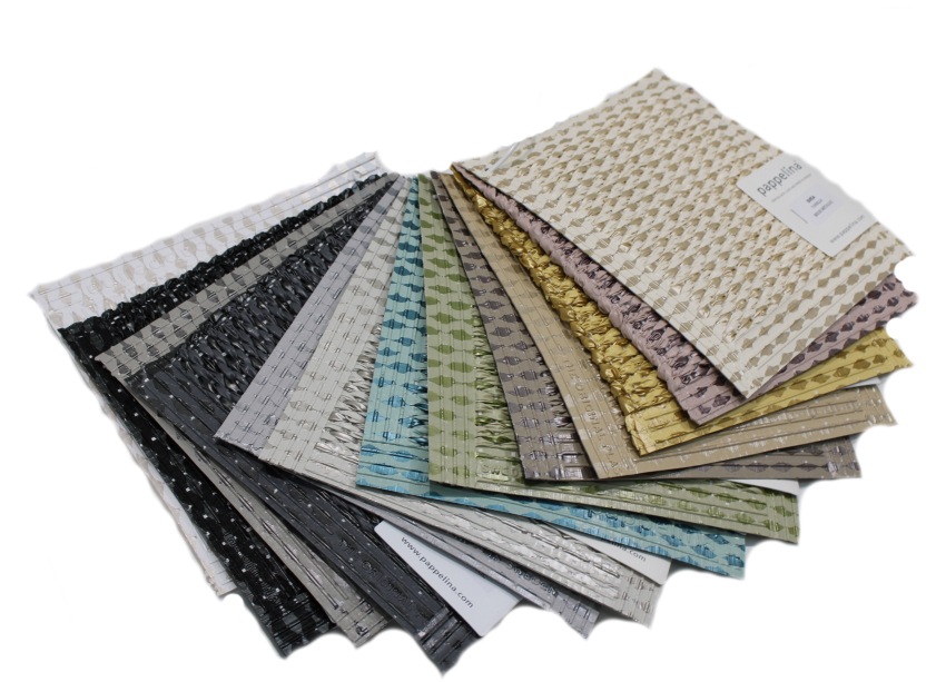 Farbmuster des Pappelina Teppichs Svea, verschiedene Farben und Texturen für die Auswahl des passenden Bodenbelags.