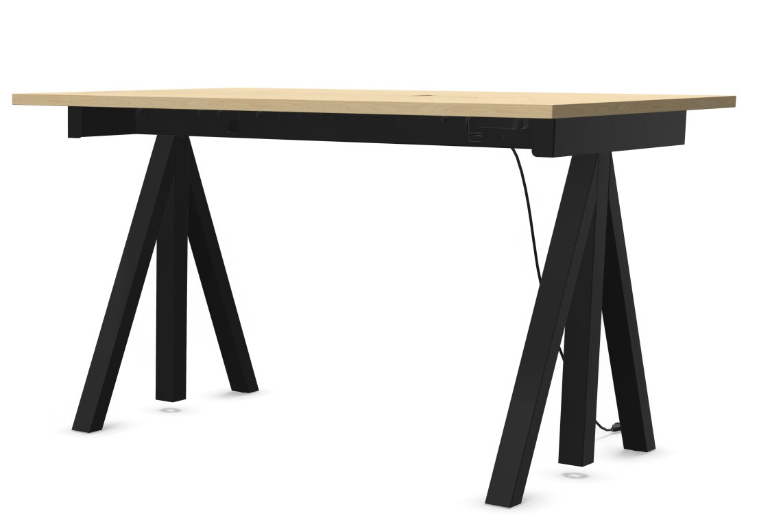 Wordesk Table Schreibtisch von String Furniture mit hellem Holz und schwarzem, modernem Gestell.