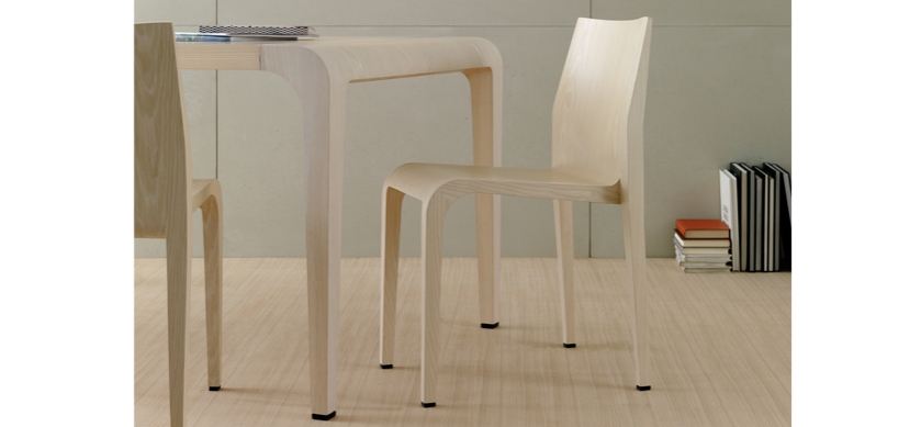 Laleggera Stuhl 301 von Alias, helles Holz, minimalistisches Design, elegante Sitzgelegenheit für Esszimmer und Büro.