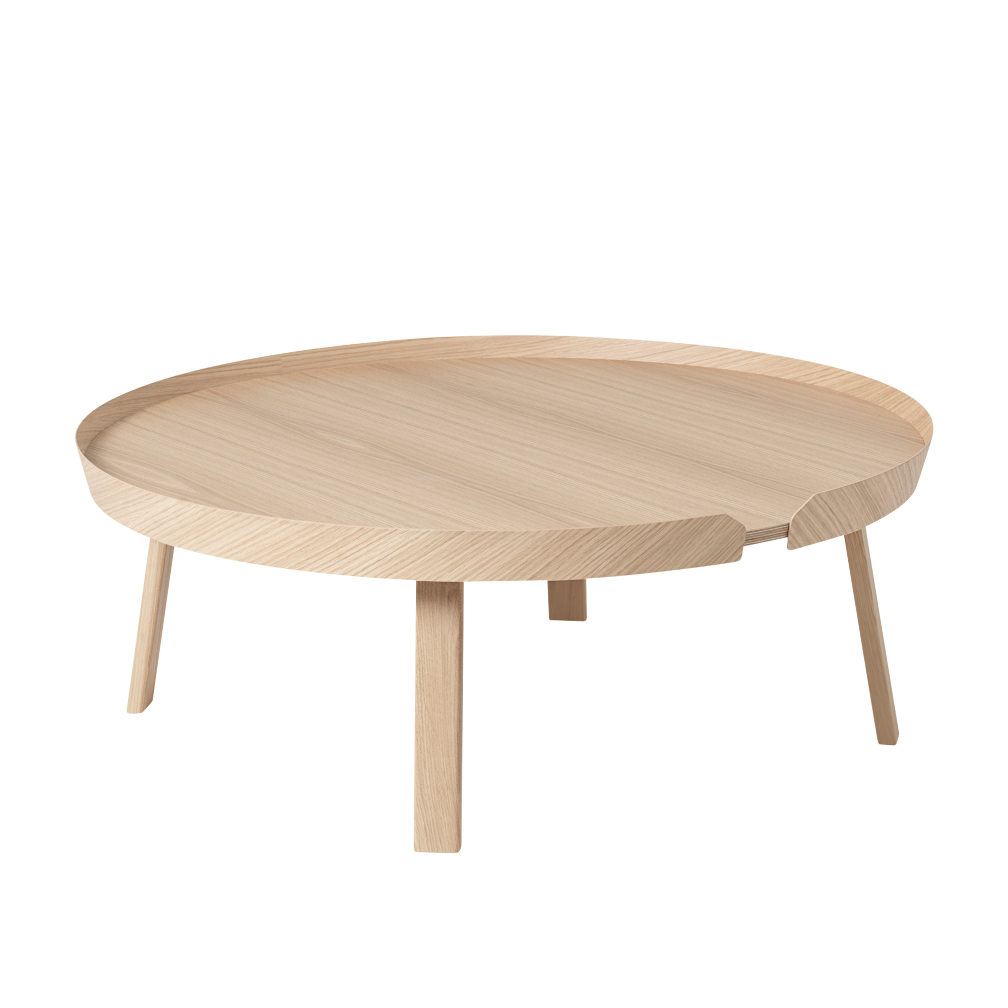 Muuto Around Couchtisch Extra Large aus hellem Holz, runder Wohnzimmertisch mit drei Beinen.