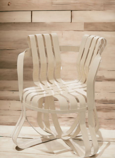Weißer Cross Check Stuhl mit Armlehnen von Knoll International, modernes Design mit geflochtenen Bändern.