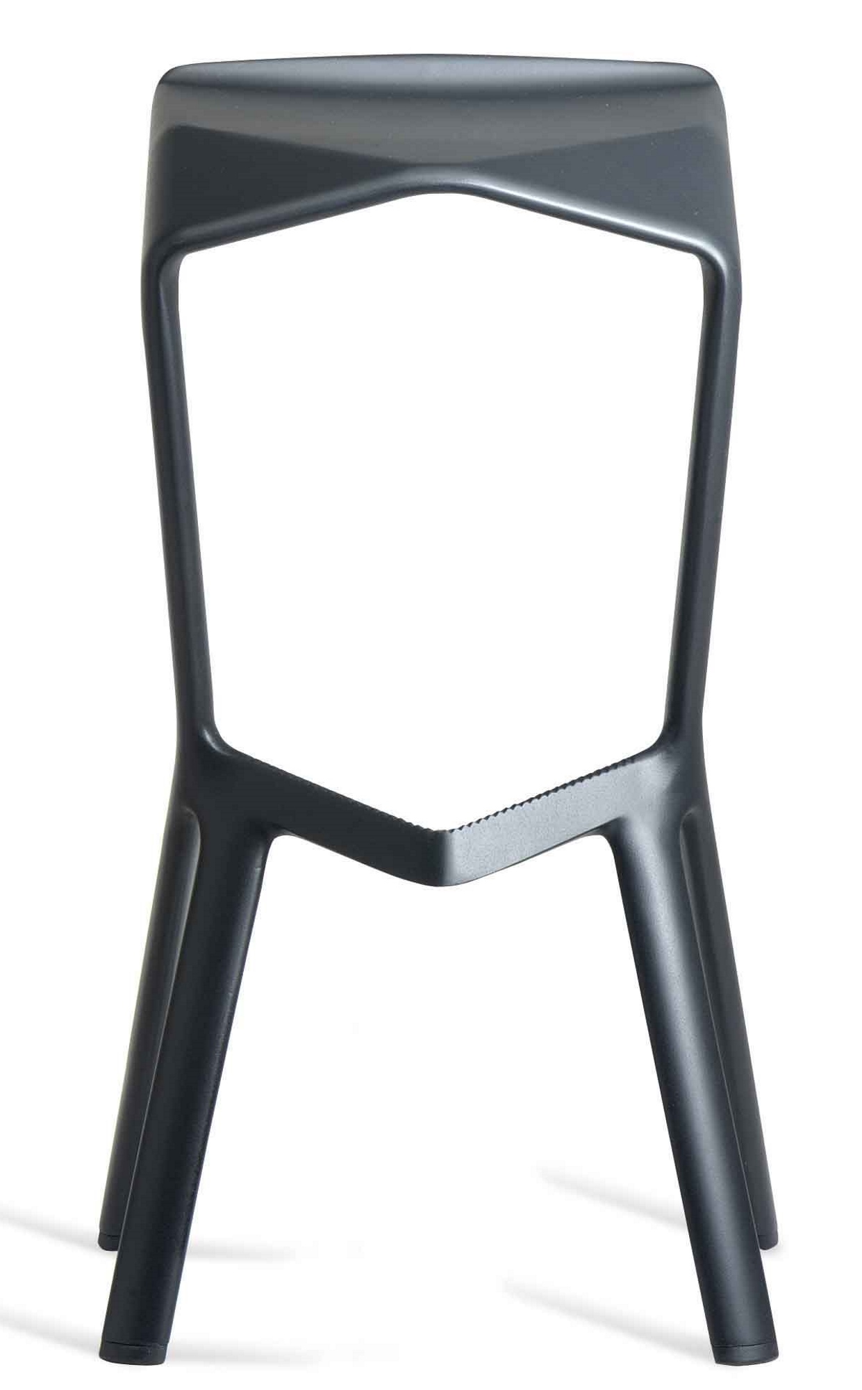 Nahaufnahme des Miura Barhockers Plank in Schwarz, moderner Designer Hocker für die Bar.