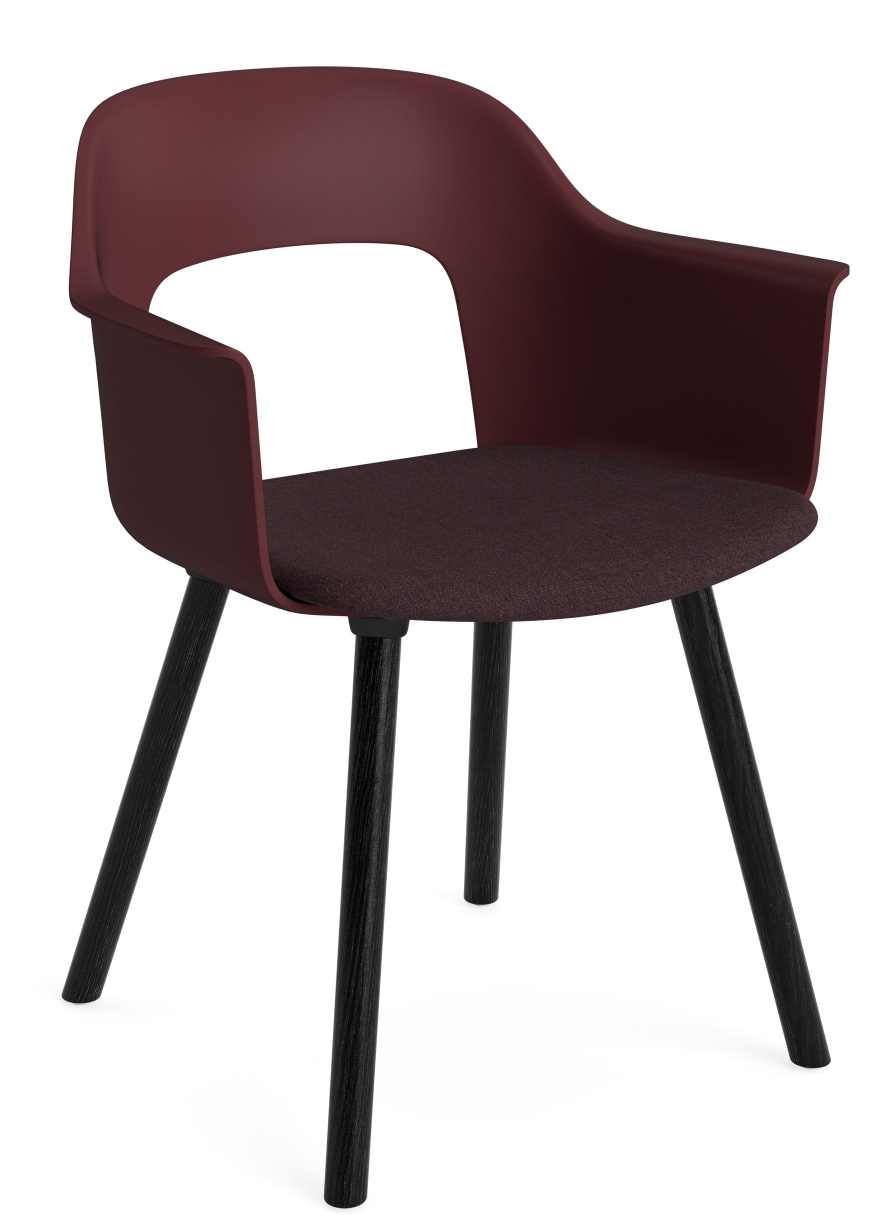 Hay Layout Armchair 223 Armlehnstuhl in Bordeauxrot mit gepolstertem Sitz und schwarzen Holzbeinen, Frontansicht.