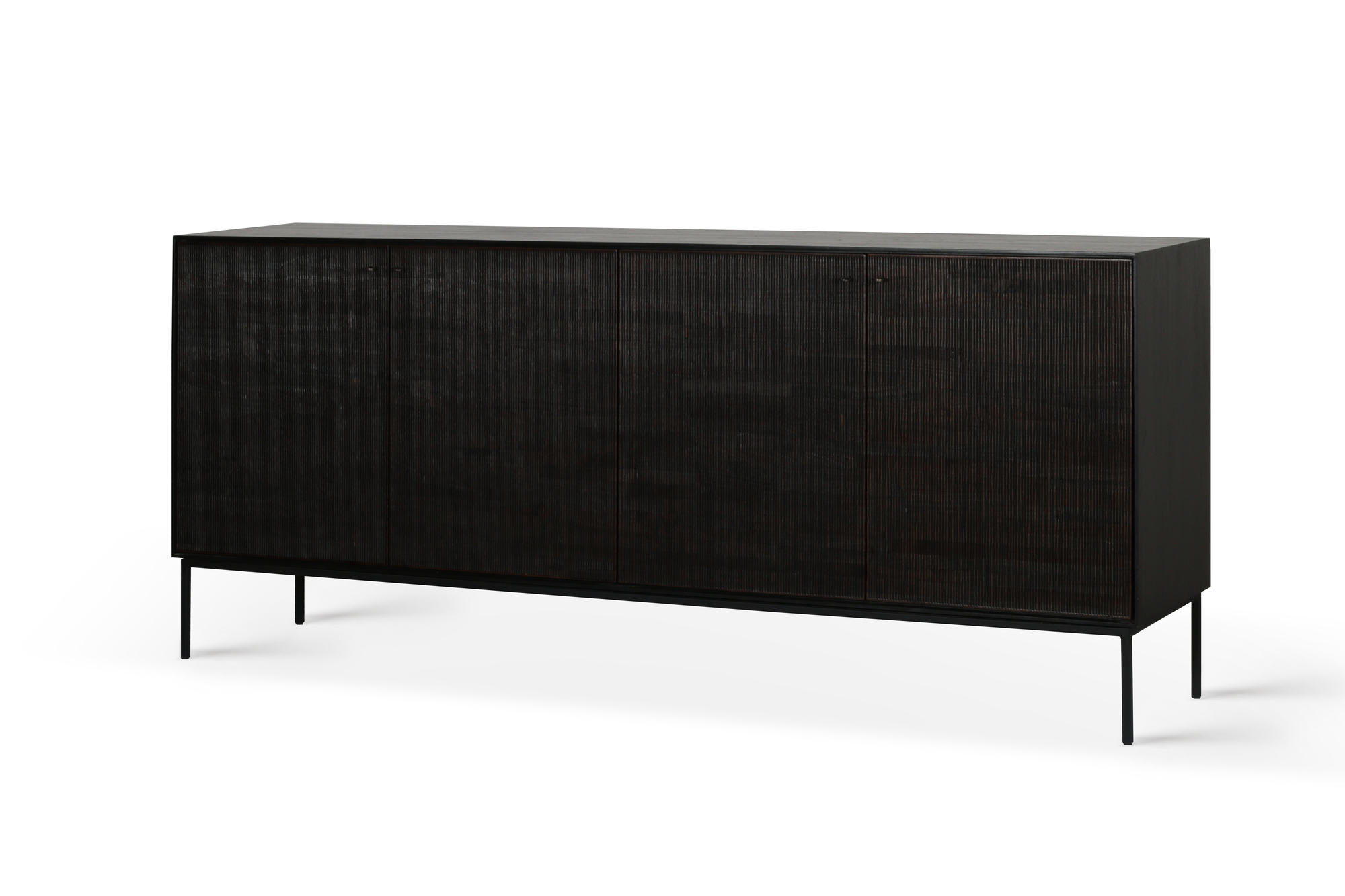 Ethnicraft Teak Grooves Anrichte aus dunklem Teakholz mit vier Türen und filigranem Metallgestell.