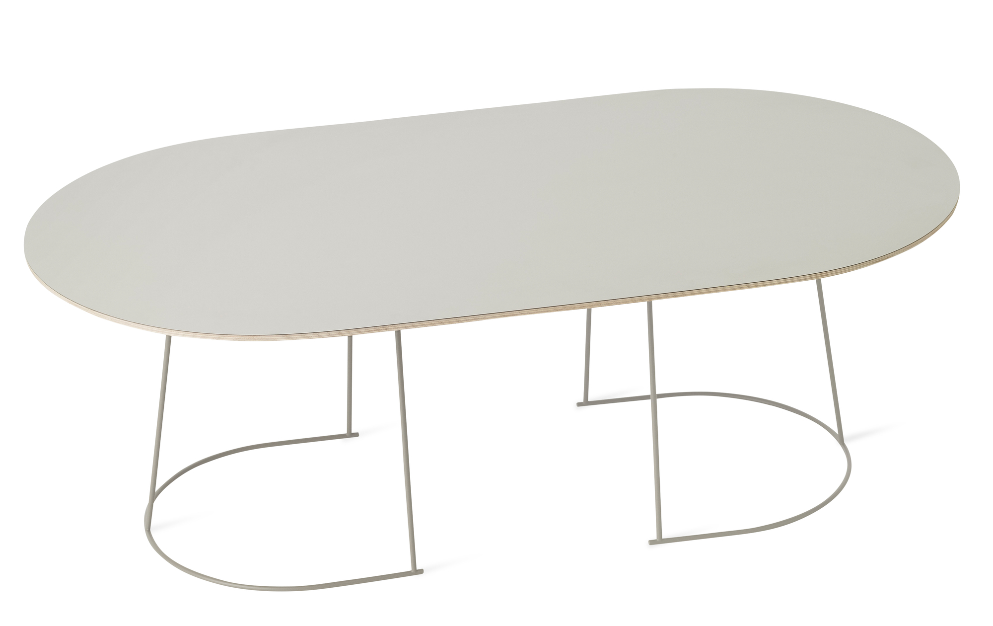 Ovaler, grauer Couchtisch "Airy Coffee Table" von Muuto mit filigranem Metallgestell. Moderner Wohnzimmertisch für stilvolles Interieur.