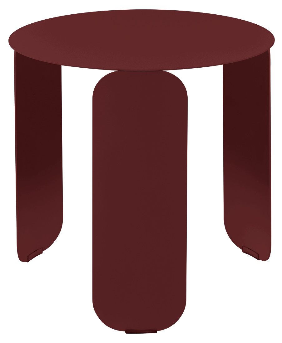 Bebop Low Table von Fermob: Runder, bordeauxroter Outdoor-Tisch aus Metall mit modernem Design.