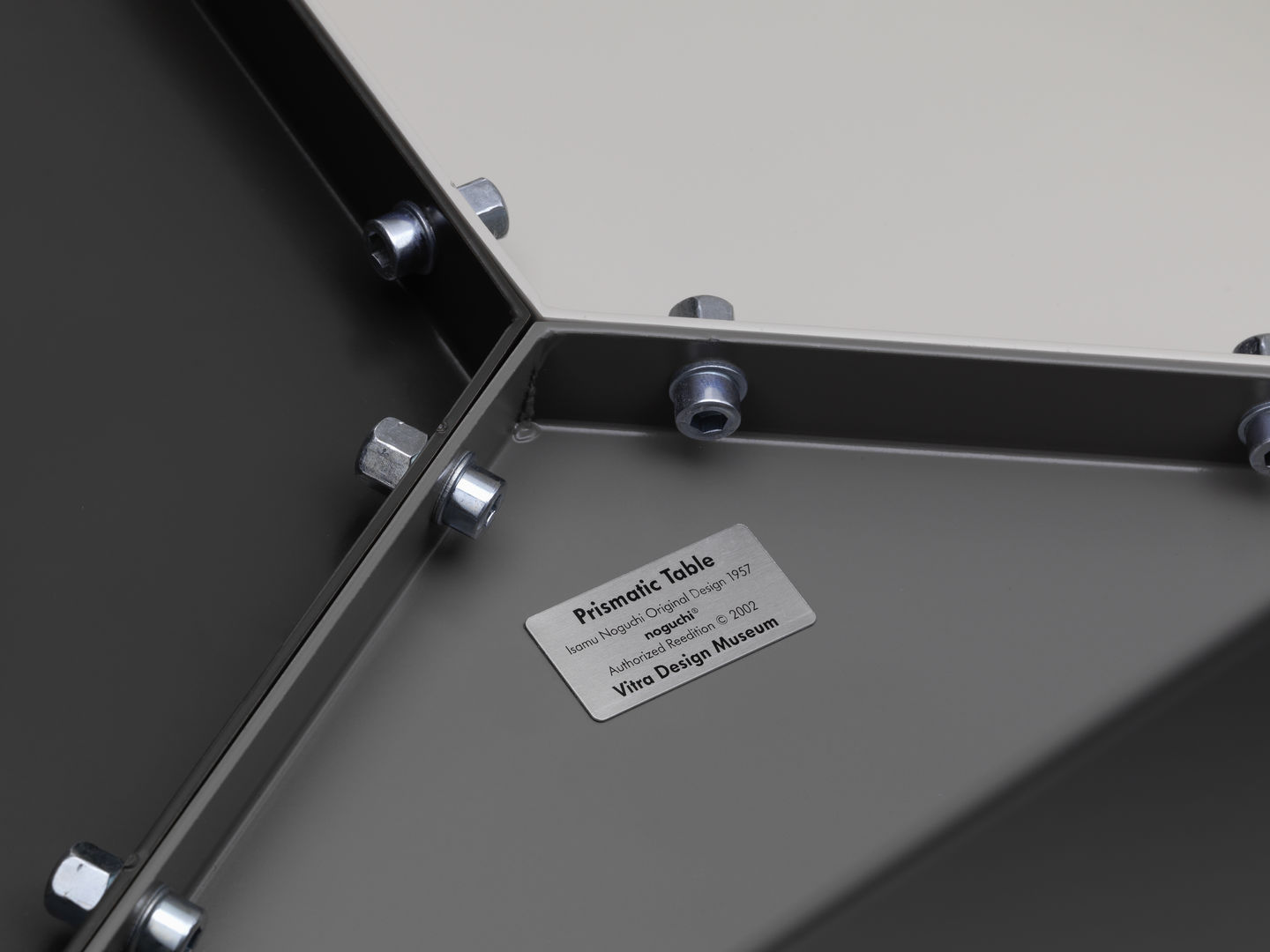 Prismatic Table bijzettafel, geometrisch ontwerp, Vitra