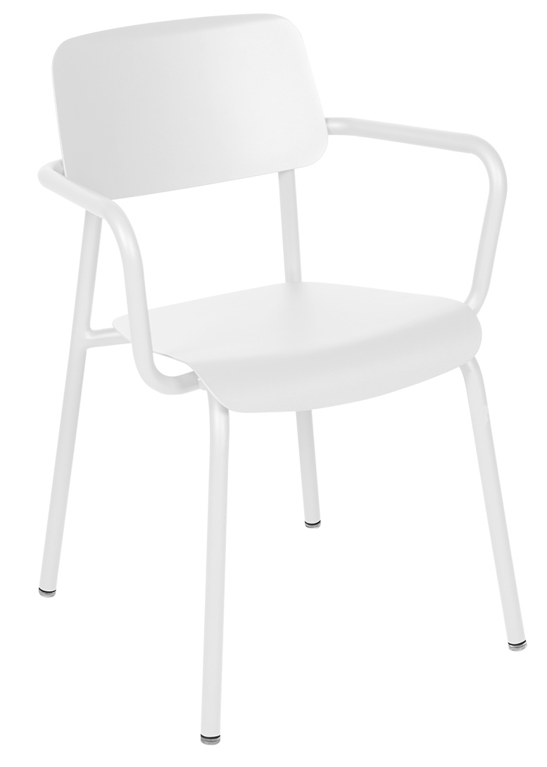 Weißer Studie Chair Stuhl von Fermob für den Außenbereich, moderner Gartenstuhl mit Armlehnen.