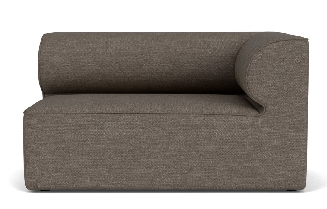 Eave Modular Sofa Ecke von Audo Copenhagen in braunem Stoffbezug, modernes Ecksofa für Wohnzimmer.