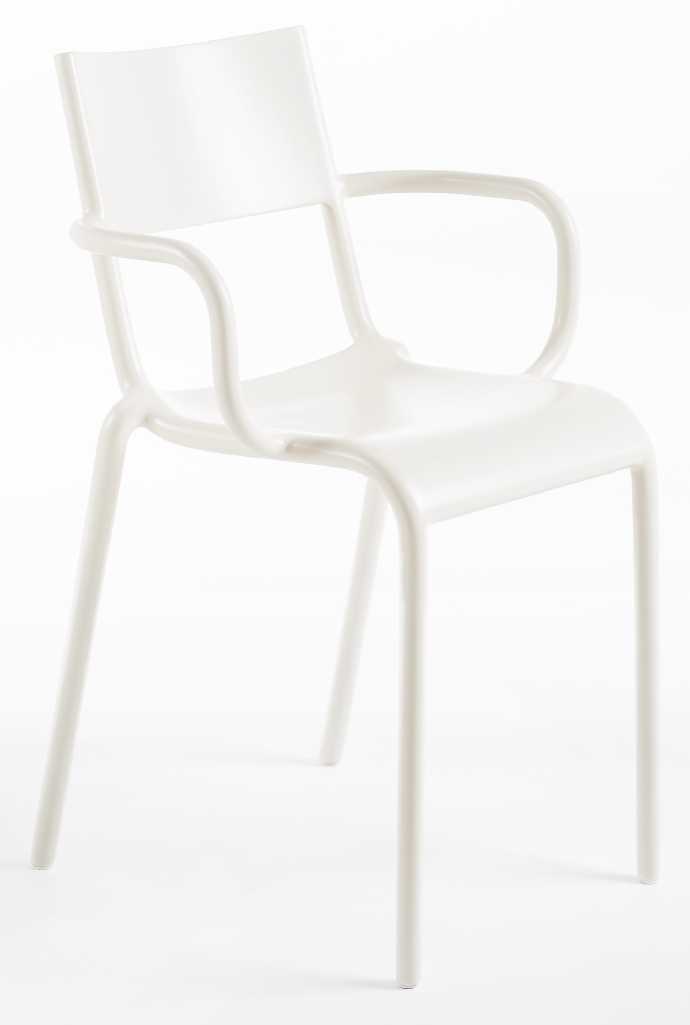 Weißer A Stuhl im Kartell-Design. Moderner Armlehnstuhl für Esszimmer und Wohnbereich.