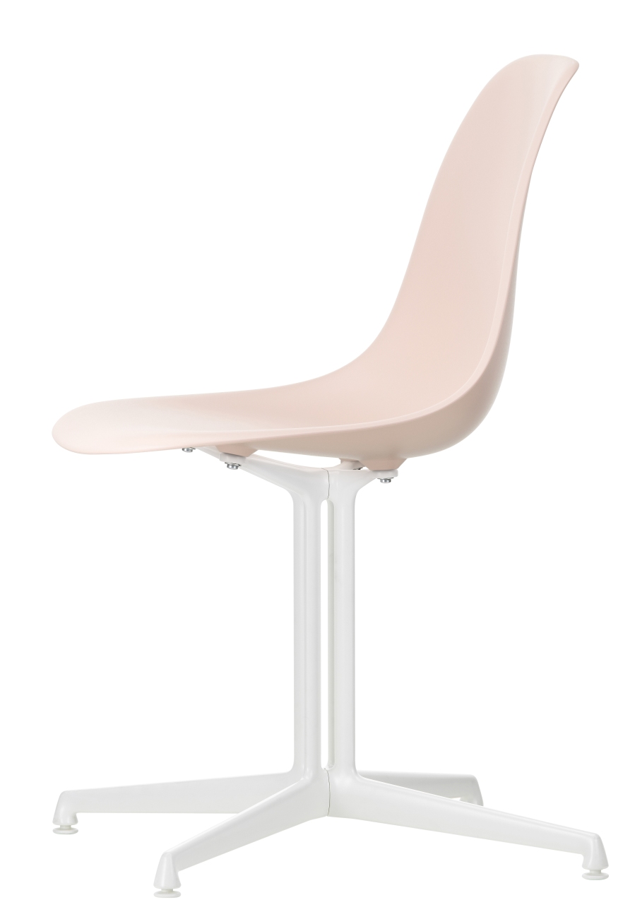 Eames Side Chair DSL von Vitra, hellrosa Fiberglas Sitzschale mit weißem Untergestell.