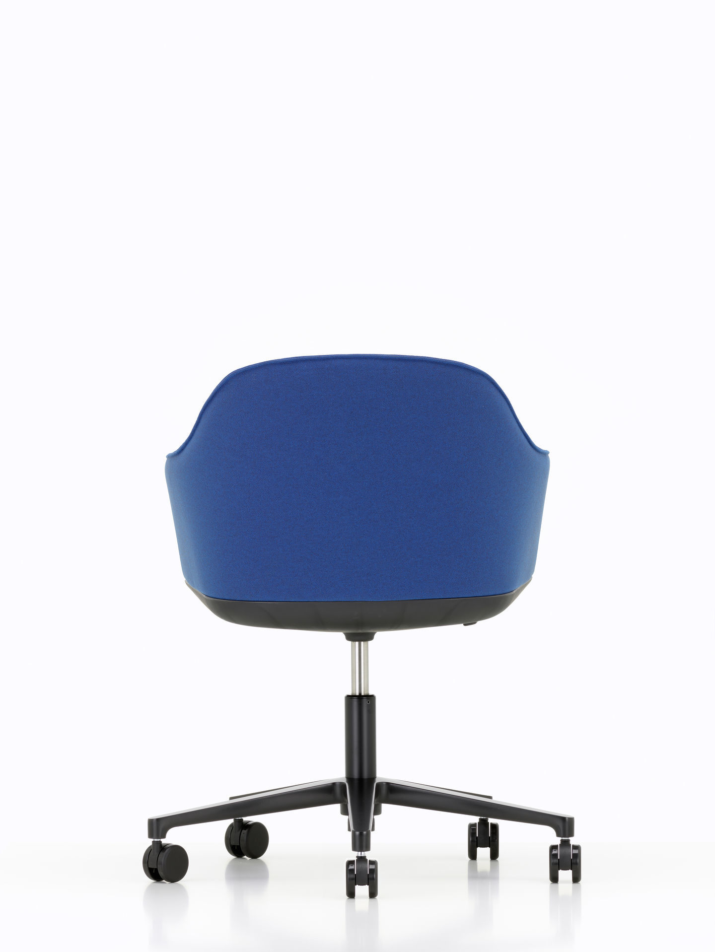 Blauer Vitra Softshell Chair Drehstuhl mit Fünfsternfuß von hinten, Bürostuhl mit Rollen.