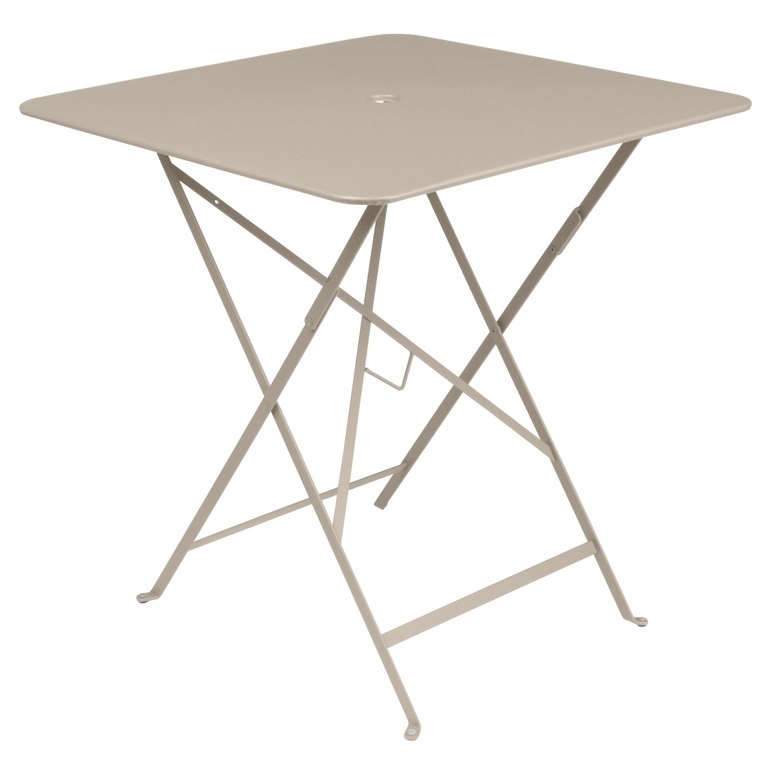 Fermob Bistro+ Tisch für den Außenbereich, quadratisch, klappbar und aus Metall in Taupe.