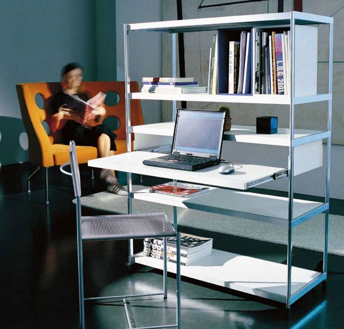 Spaghetti Chair 101, schwarzer Stuhl mit transparenter Sitzfläche, modernes Designmöbel für Wohnraum und Büro.
