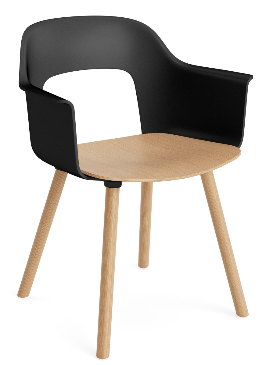Hay Armlehnstuhl Layout Armchair 222 mit schwarzer Sitzschale und hellem Holzgestell, modernes Design für Wohnzimmer.