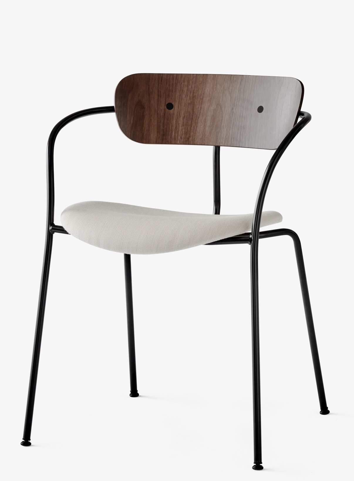 Pavilion AV4 Armchair von AndTradition: Moderner Stuhl mit Armlehnen, Holzlehne und weißem Sitzpolster.