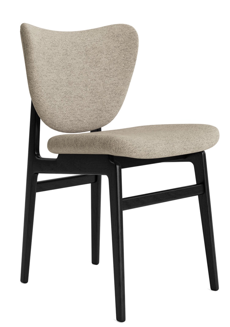 NORR11 Elephant Dining Chair, vollgepolstert, mit schwarzem Holzrahmen und beigem Stoffbezug, seitliche Ansicht.
