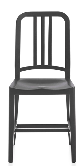 Navy Wood Chair von Emeco: Moderner Holzstuhl in Marineblau, ideal für Esszimmer und Küche.