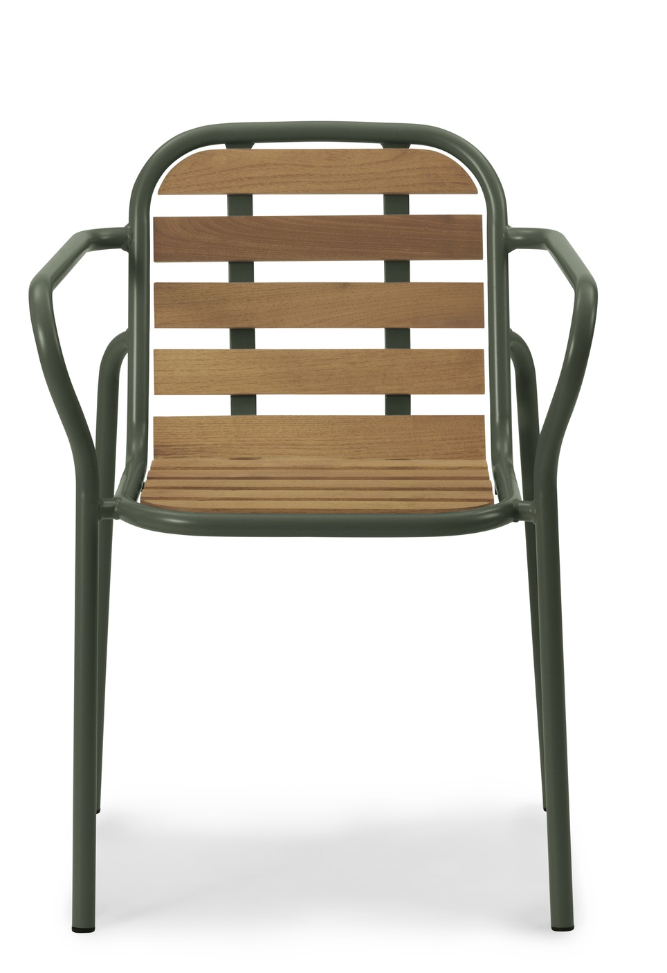Vorderansicht des Vig Armchair Wood Armlehnstuhls von Normann Copenhagen, Outdoor-Stuhl mit Holzlatten und grünen Metallrahmen.