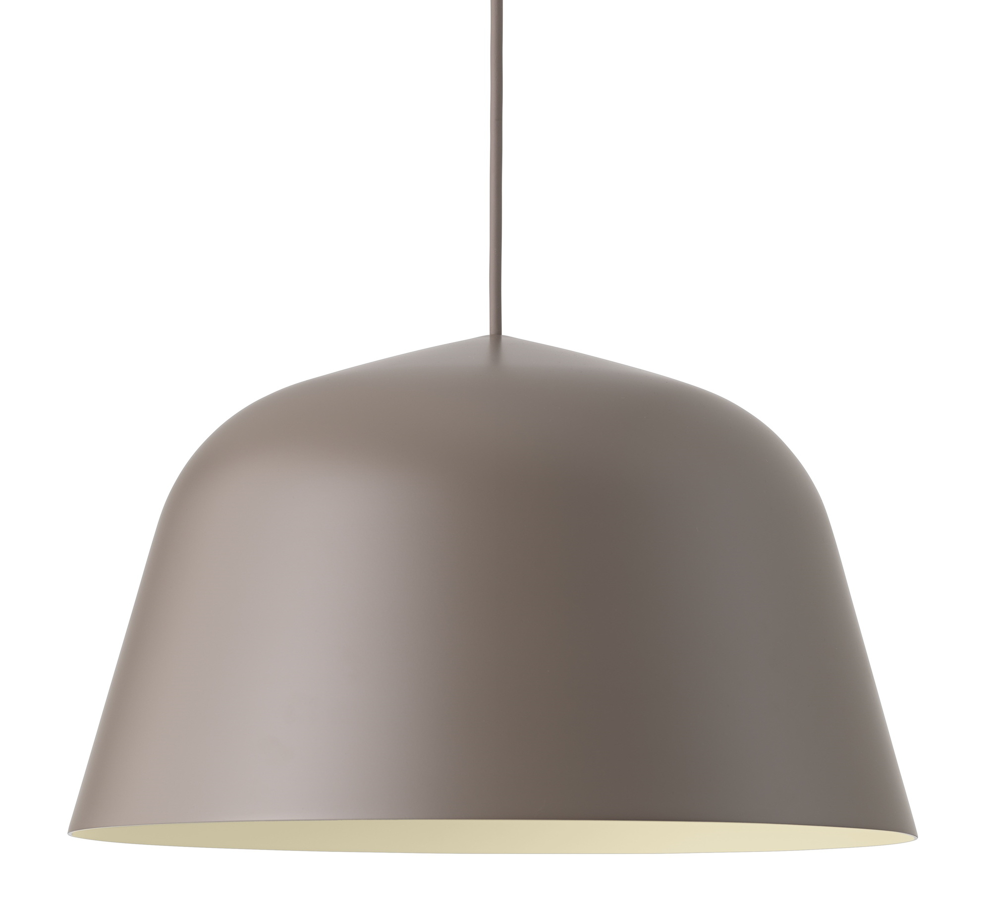 Nahaufnahme der Muuto Ambit Pendelleuchte 40 in Taupe, moderne Hängelampe für Wohnraumbeleuchtung.