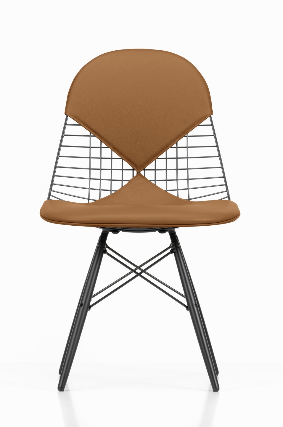 Vitra DKW-2 Wire Chair Stuhl mit brauner Sitz- und Rückenpolsterung und schwarzem Drahtgestell.