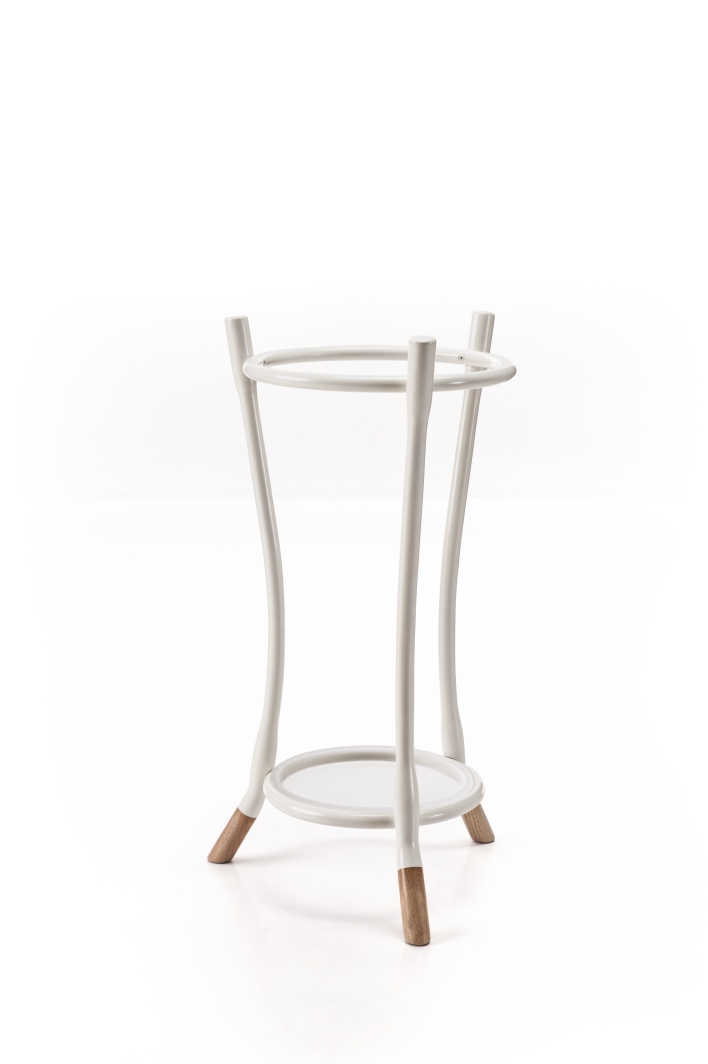 Weißer Cloud Schirmständer von Wiener GTV Design mit drei Beinen und minimalistischem Design für Flur und Eingangsbereich.