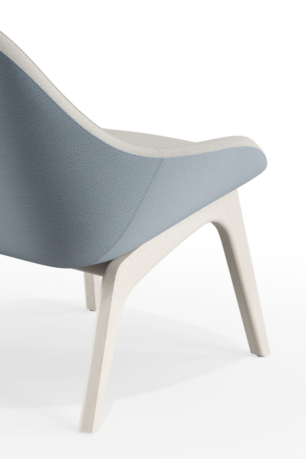 Detailaufnahme des Morph Lounge Chair Sessels von Zeitraum mit blauem Stoffbezug und hellem Holzgestell.