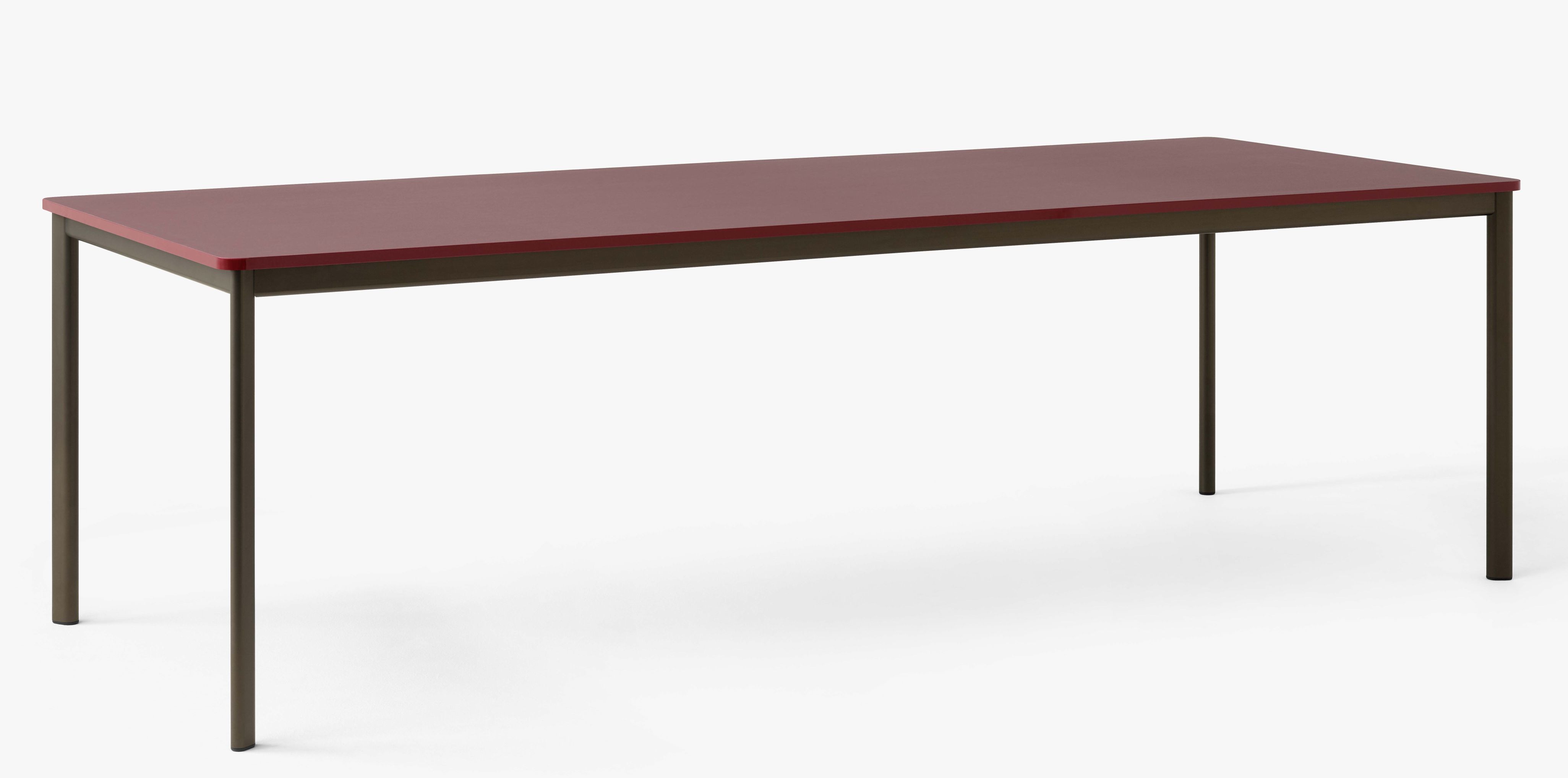 AndTradition Drip Table HW58 mit bordeauxroter Tischplatte und dunkelbraunem Metallgestell, minimalistisches Design.