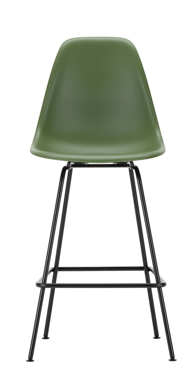 Eames Plastic Bar Stool von Vitra in Olivgrün mit schwarzem Metallgestell, Frontansicht.