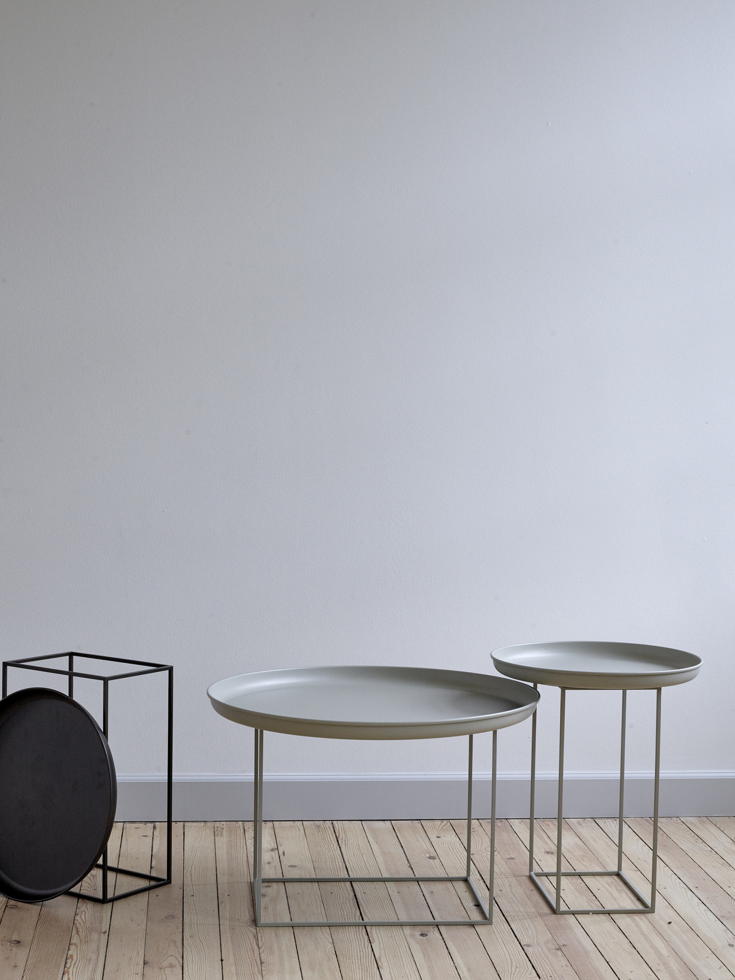 Duke Coffee Table Large Couchtisch Norr11 Earth black, runder Couchtisch, modernes Design.