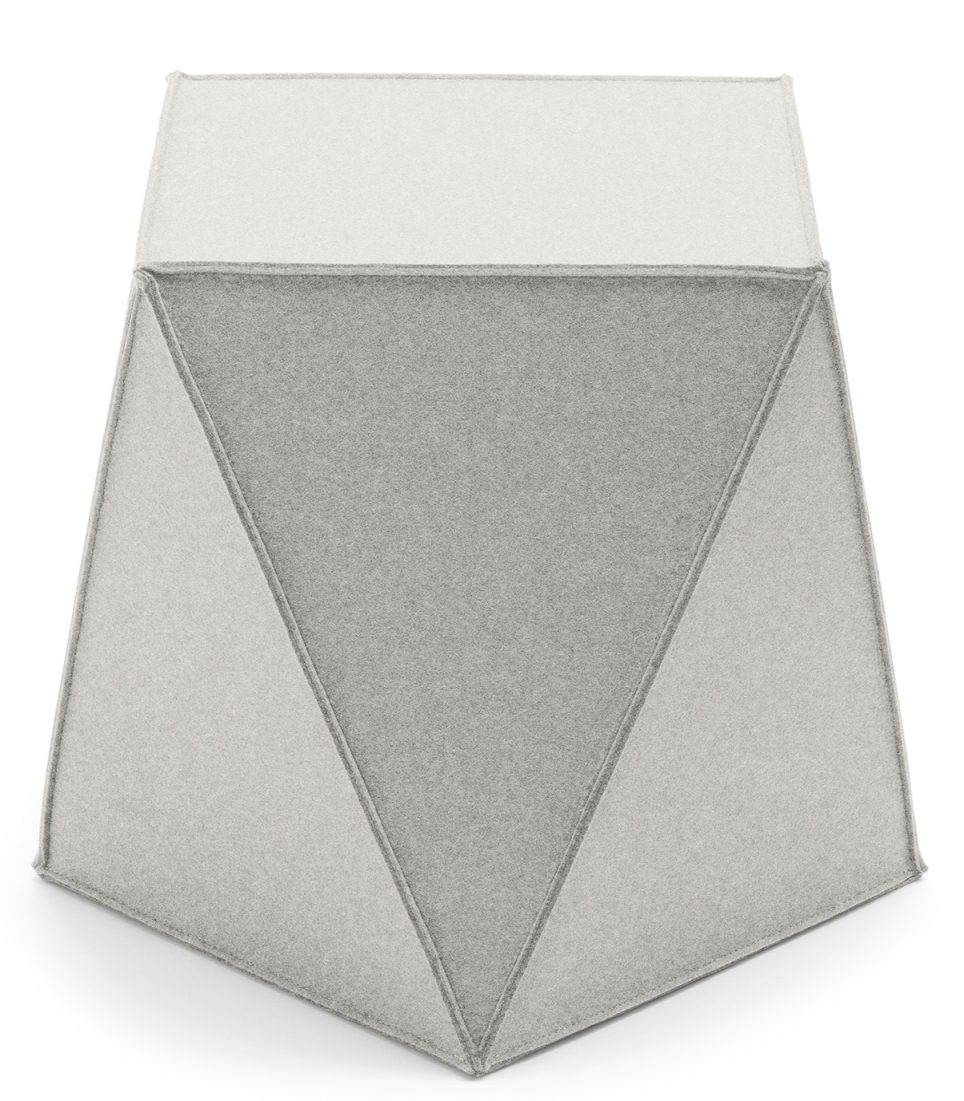 Brilli Sitzmöbel von HEY-SIGN by BWF Group, grauer Filzhocker in geometrischem Design, Ansicht von oben.