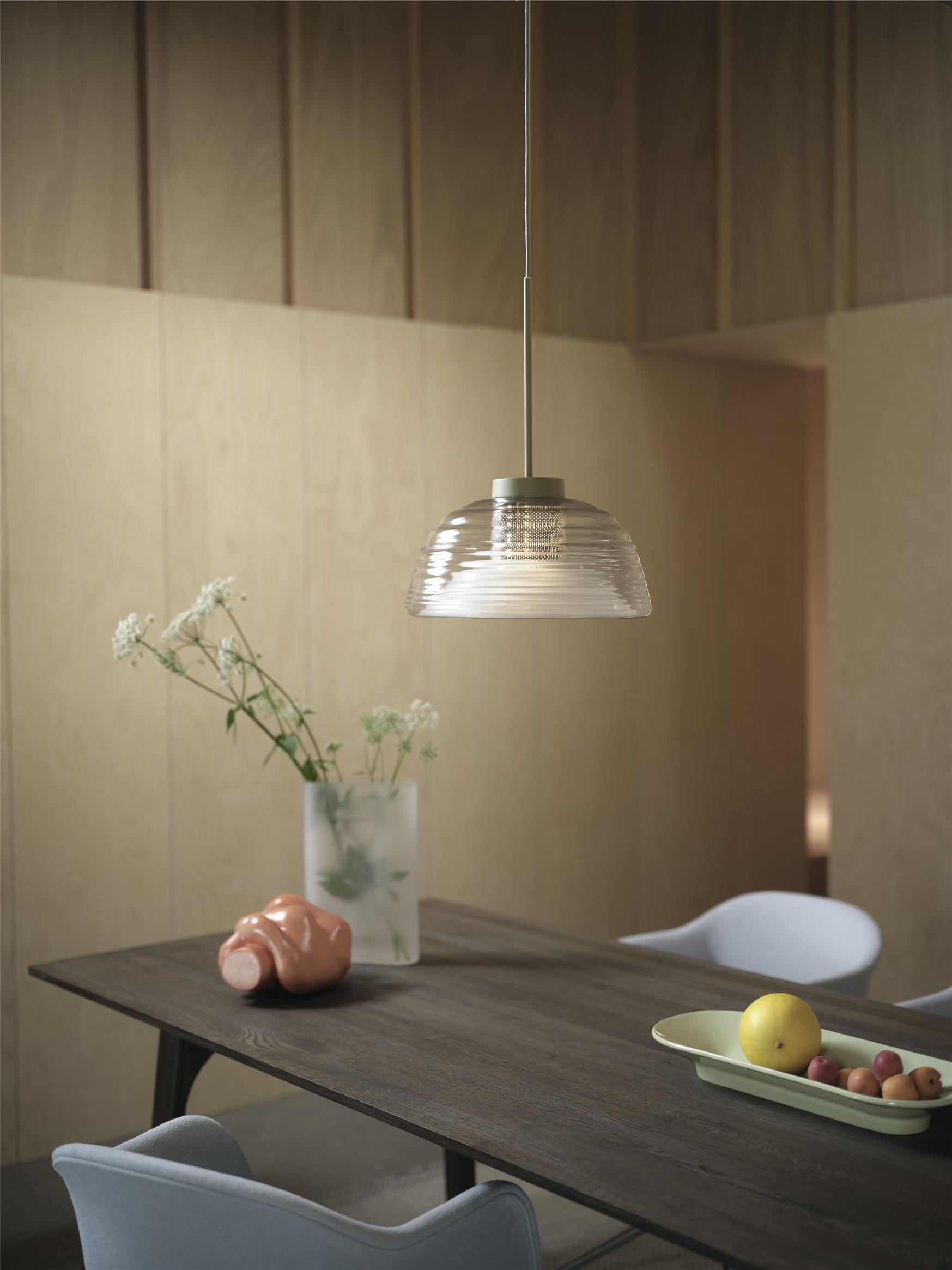 Ridge-vaas van Muuto, melkglazen, lichtblauw, H 35 cm