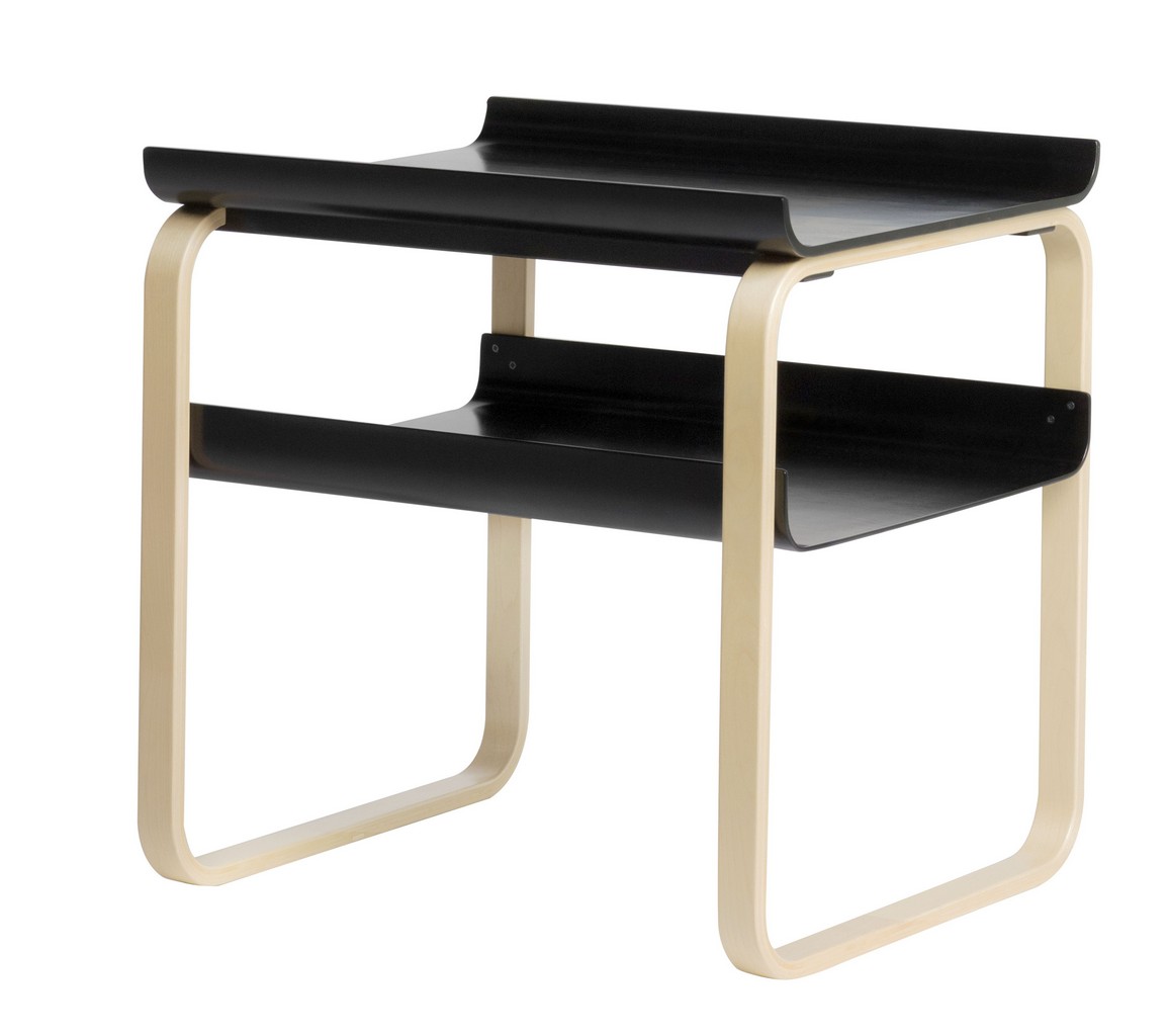 Artek Beistelltisch 915 mit zwei schwarzen Ablageflächen und hellem Holzgestell. Moderner Nachttisch.