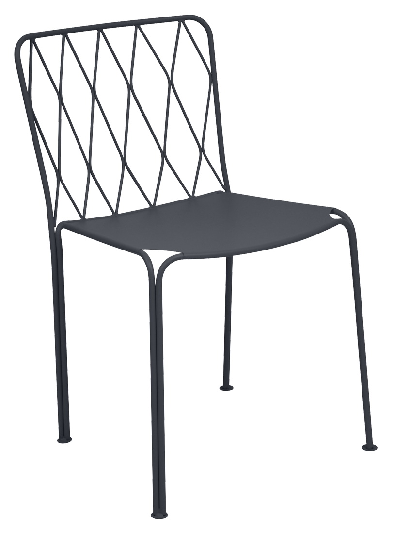 Kintbury Stuhl von Fermob für den Außenbereich, anthrazitfarbener Metallstuhl mit geometrischer Rückenlehne.