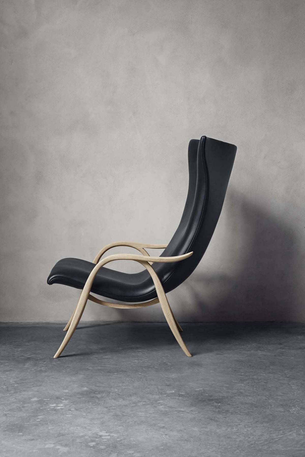 FH429 Signature Chair Sessel von Carl Hansen & Søn mit schwarzem Leder und Holzgestell.