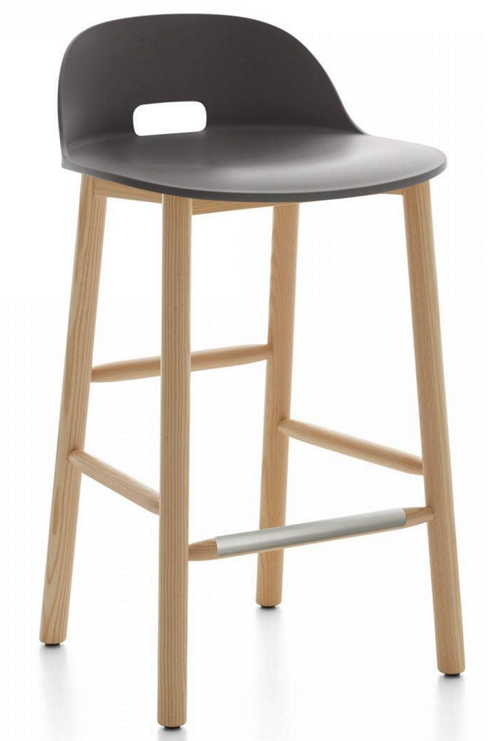 Alfi Barhocker mit niedrigem Rücken, Emeco-rot, mit Holzbeinen und Fußstütze aus Metall.