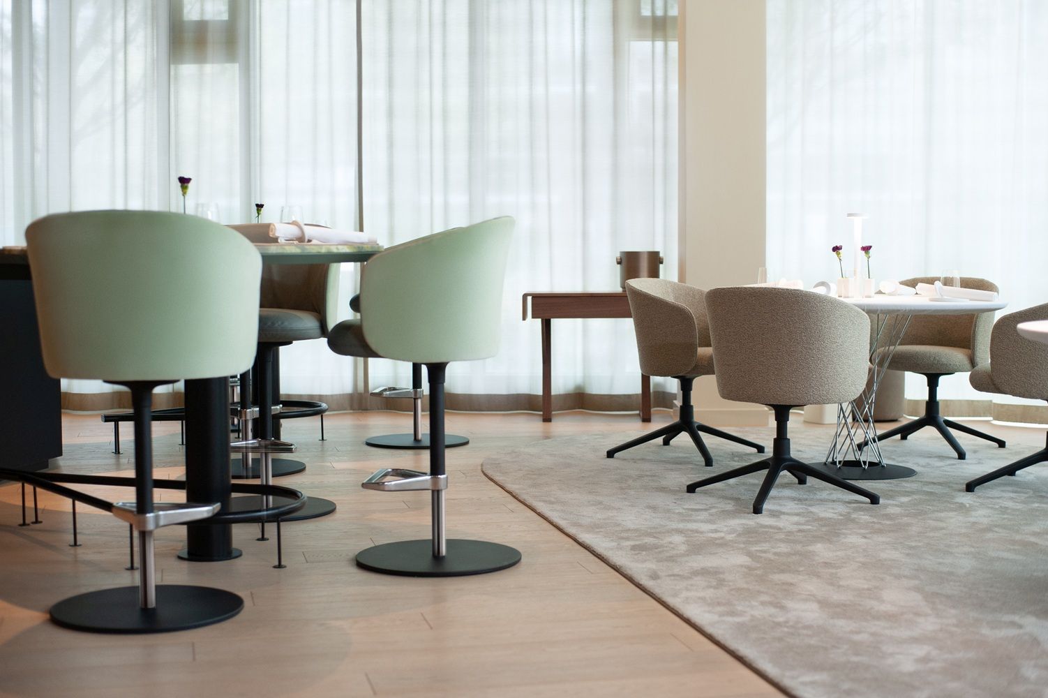 Mikado Armchair High Fauteuil / Barkruk Vitra