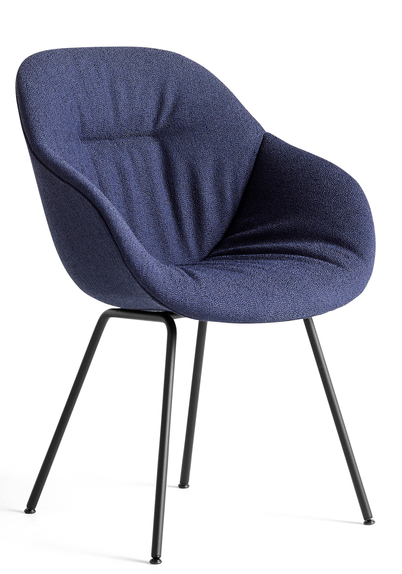 Blauer About a Chair AAC127 Stuhl von Hay mit schwarzem Stahlgestell, modernes Möbeldesign.