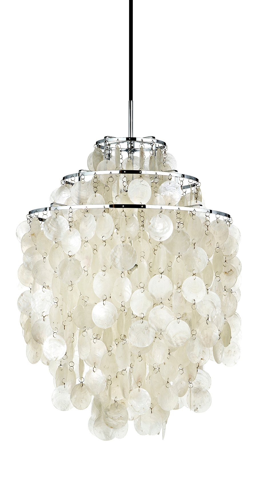 FUN 1DM Pendelleuchte von Verpan: Elegante Hängelampe mit schimmernden Muschelscheiben und Chromgestell für stilvolle Beleuchtung.