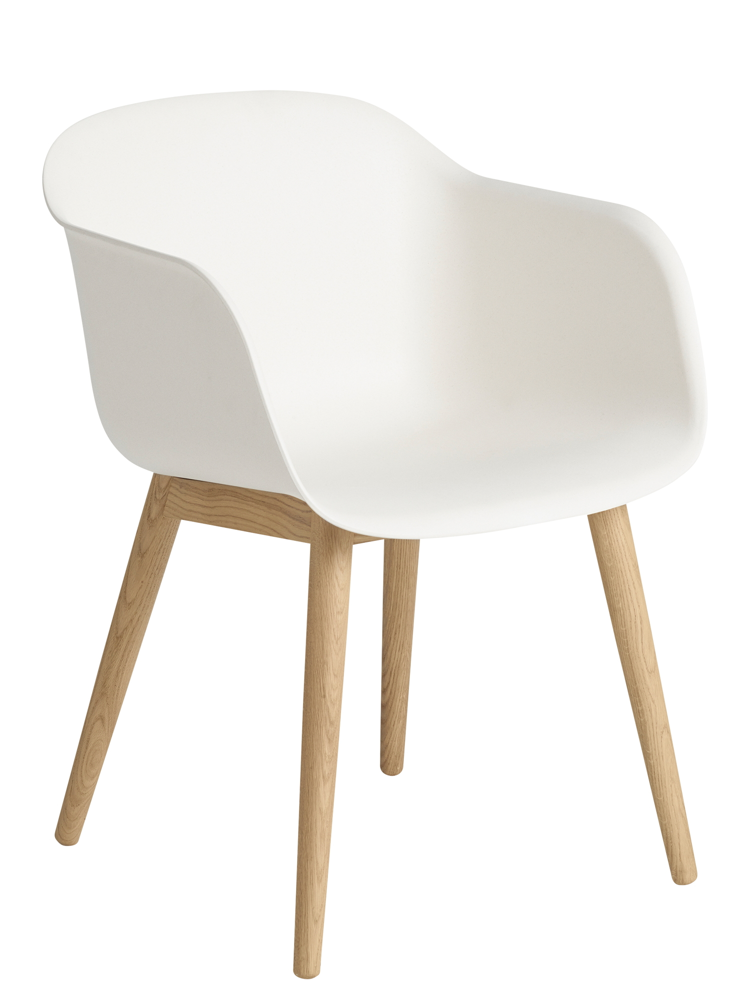 Weißer Fiber Armchair von Muuto mit Holzgestell, moderner Stuhl für Esszimmer und Wohnbereich.