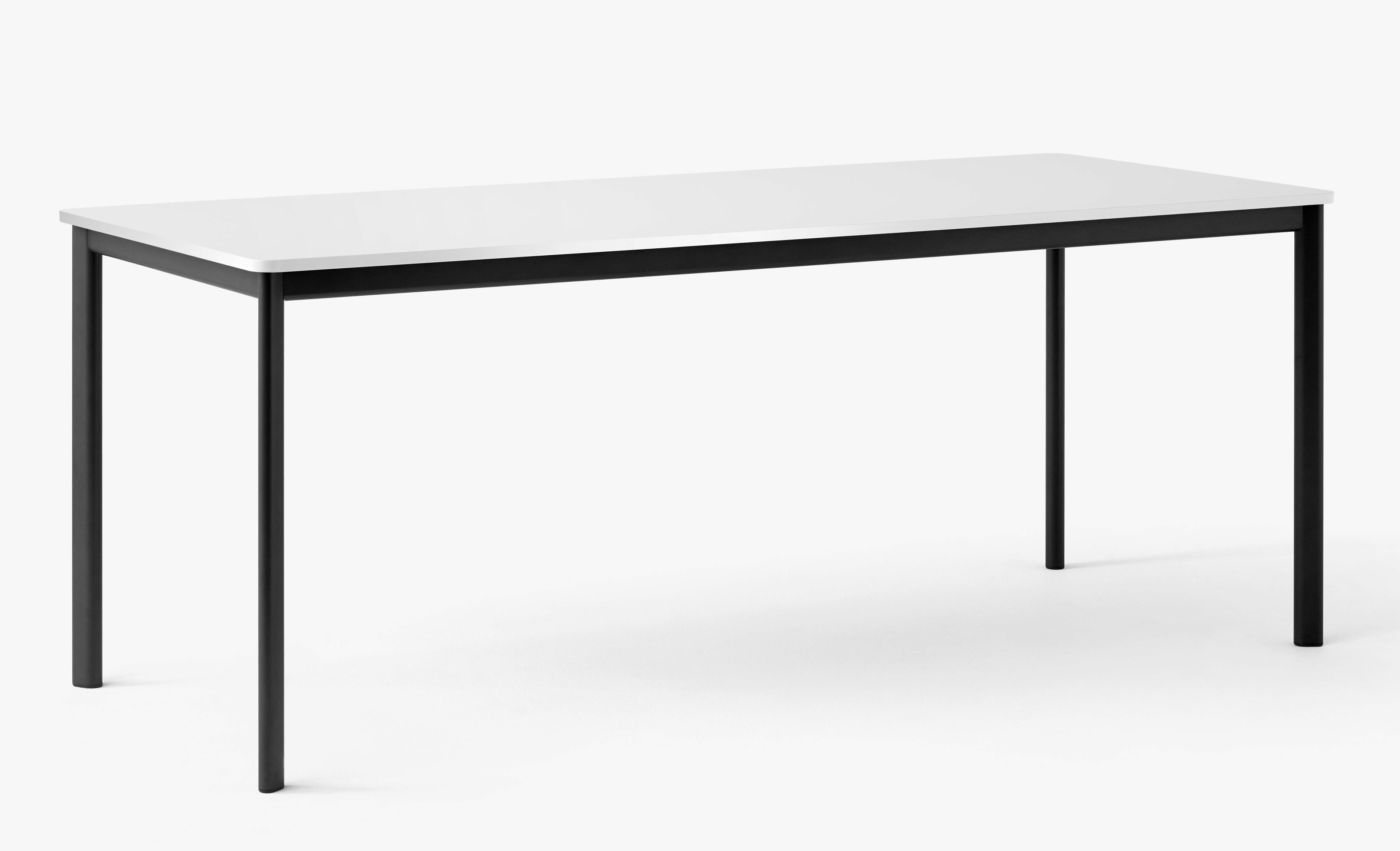 AndTradition Drip Table mit weißer Tischplatte und schwarzem Metallgestell, modernes Design für Büro und Zuhause.