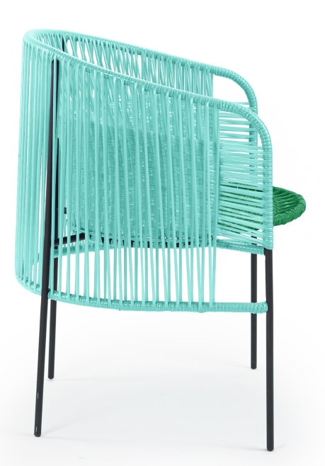 Caribe Dining Chair: Outdoor Stuhl in Türkis und Smaragdgrün mit schwarzem Metallgestell.